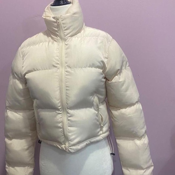 Cream Cropped Puffer Jacket never worn - Picture 2 of 3